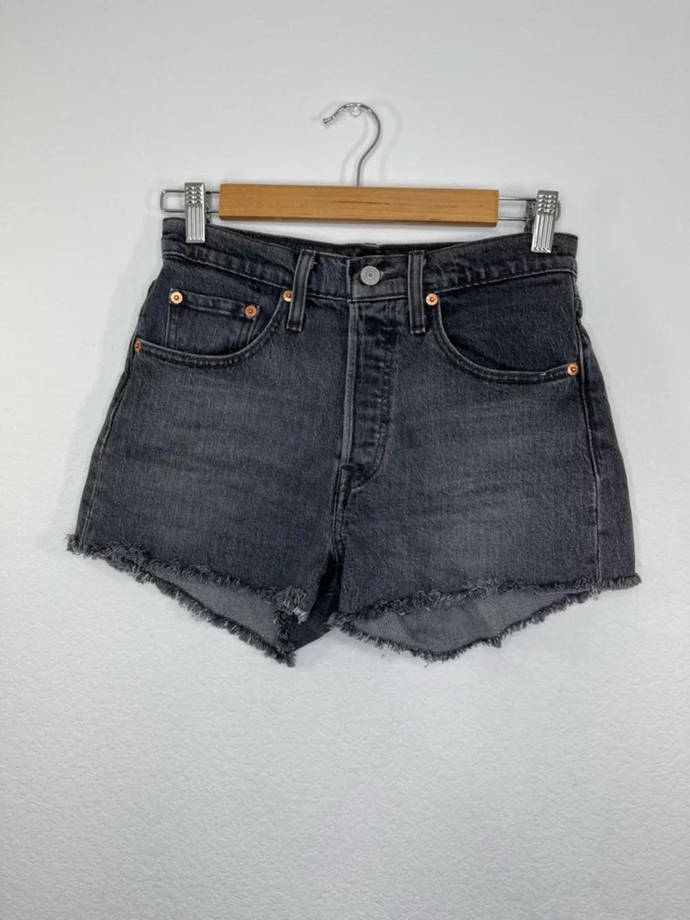 Levi's Women's Premium 501 Original, Cabo Rise Short-Black‎ size 26 - Picture 3 of 11